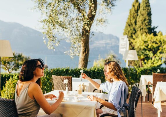 La nostra terrazza sul Lago di Garda ► Hotel Orione