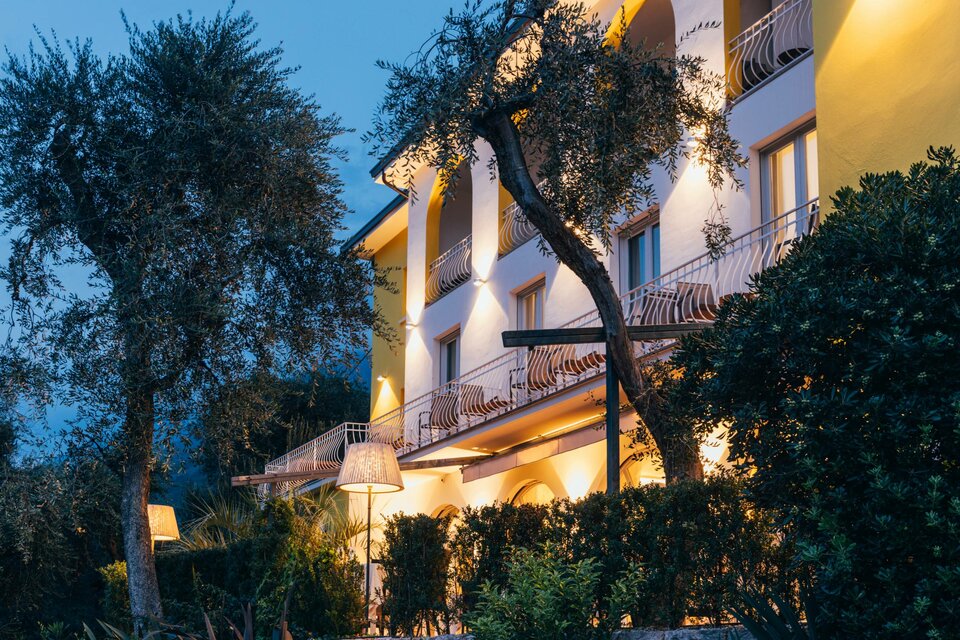 Hotel at Lake Garda ☛ 3 star hotel with beach, Lake Garda